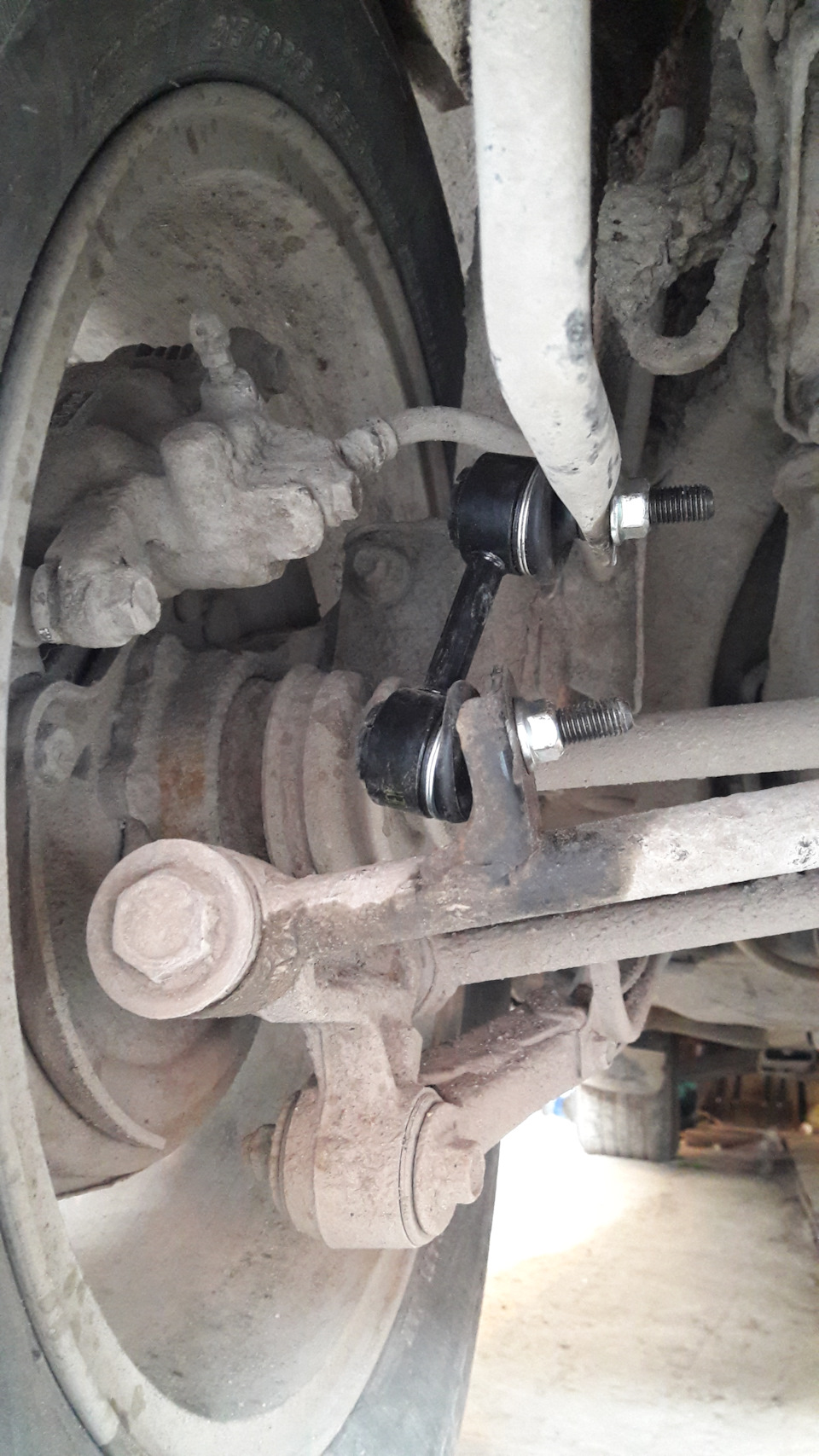 Задние тяги стабилизатора (яйца), замена — Subaru Forester (SG), 2 л ...