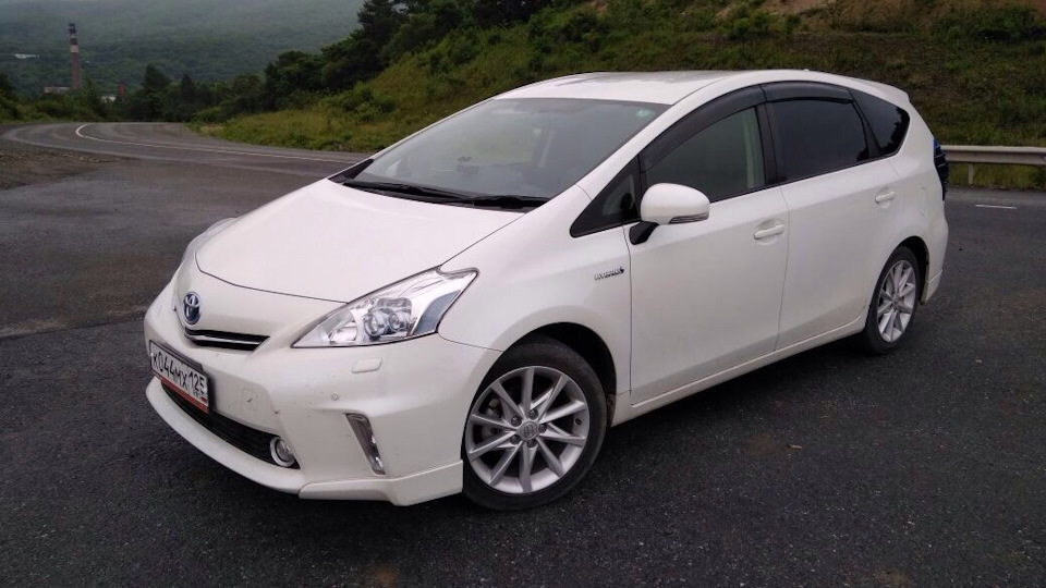 Тойота альфа без пробега. Toyota Prius Alpha Touring 2014. Prius Alpha цвета. Тойота Приус Альфа картинки. ДХО Приус Альфа.