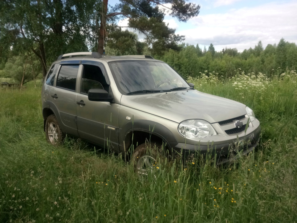 Где установить рацию на ниве шевроле. tQAAAgOOC A 960. Где установить рацию на ниве шевроле фото. Где установить рацию на ниве шевроле-tQAAAgOOC A 960. картинка Где установить рацию на ниве шевроле. картинка tQAAAgOOC A 960. Кронштейн изготовлен из нержавейки 3мм, это явный перебор, кто будет повторять, советую 2-2,5 мм, тем более под Сирио 3000.Ответственно подошел в зачистке участков крепления самого кронштейна релинга.