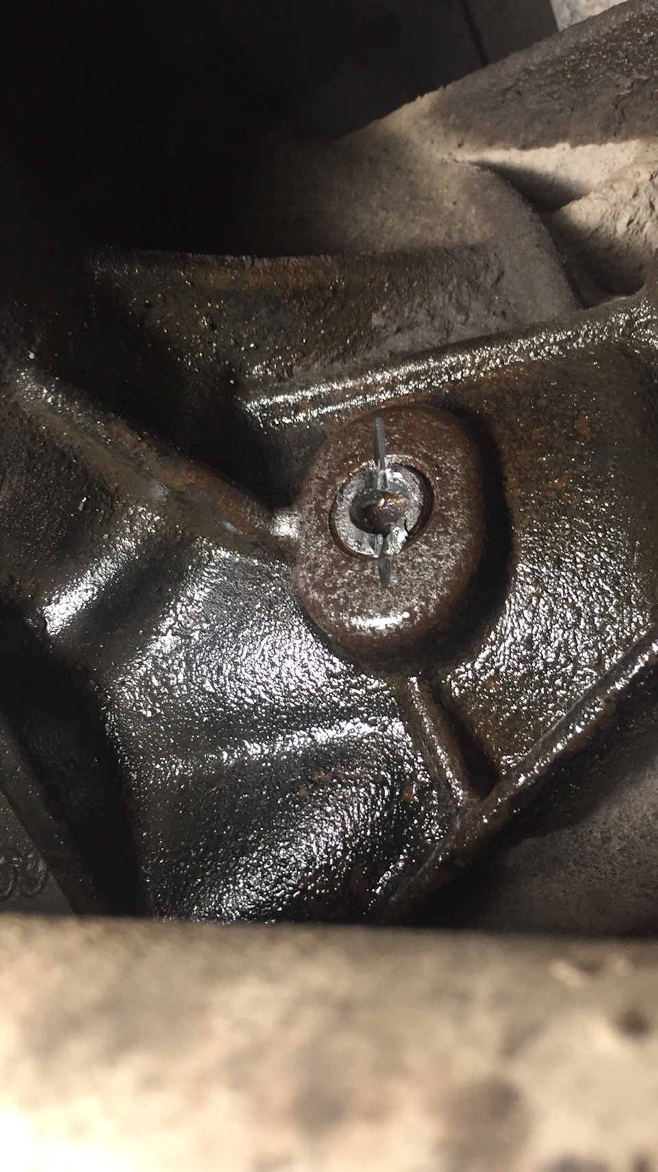 Верный способ открутить заливную пробку на редукторе — Land Rover Range ...