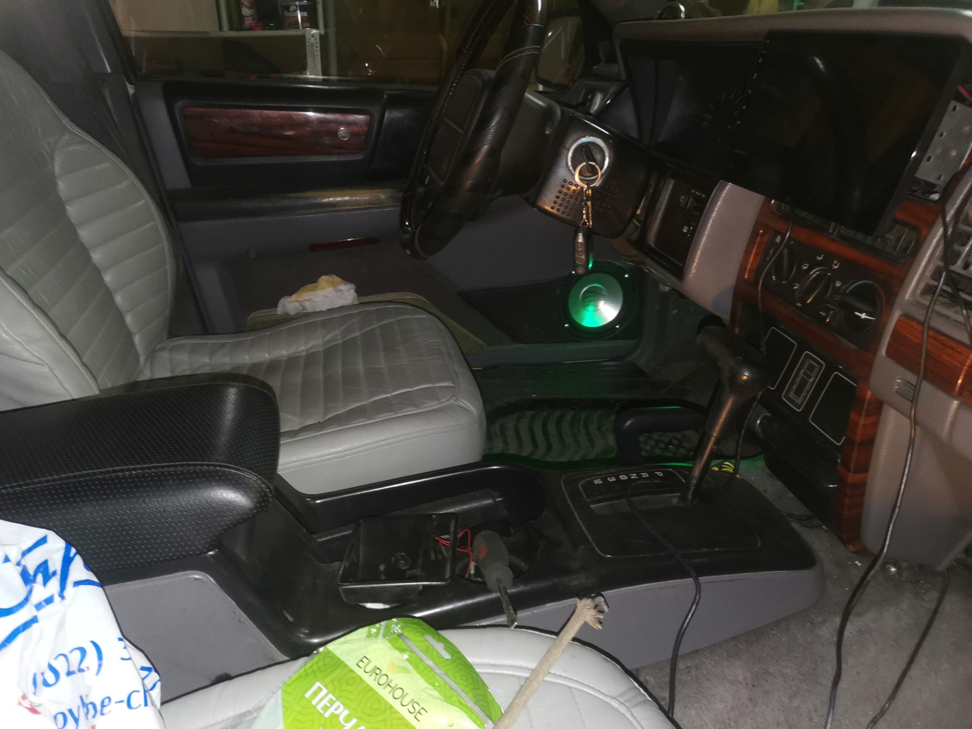 Пока решил установить автозвук. — Jeep Grand Cherokee (ZJ), 4 л, 1993 ...