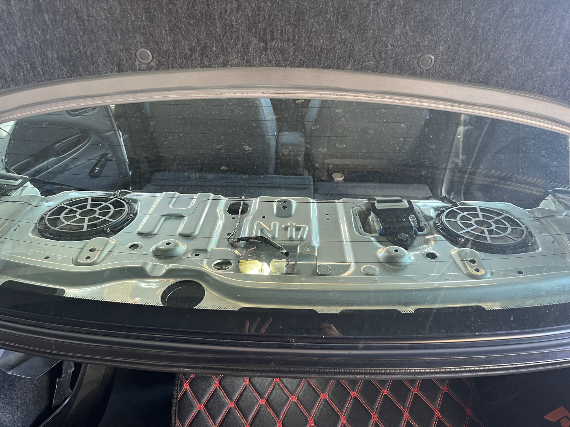 Виброизоляция задней полки и шумоизоляция задних арок — Nissan Almera ...