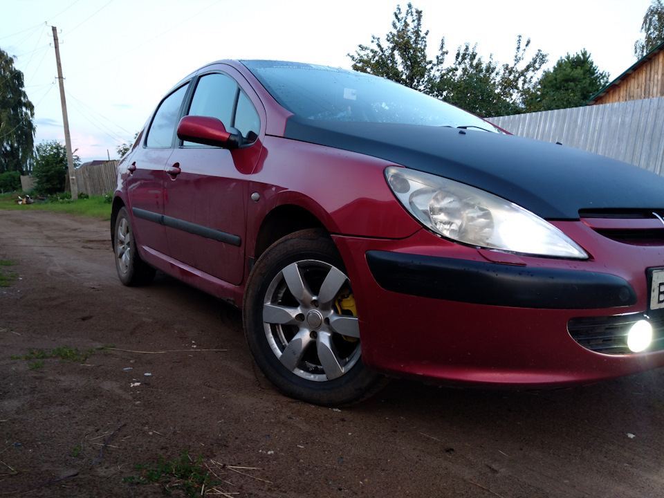 Тормозные суппорта в желтый — Peugeot 307, 1,6 л, 2002 года ...