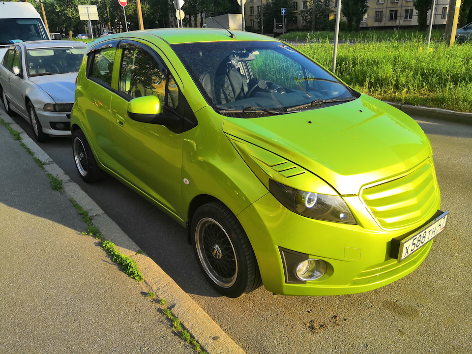 Spark pro отзывы. Chevrolet Spark m300. Chevrolet Spark 1.5. Реснички на Spark m300. Chevrolet Spark m400.