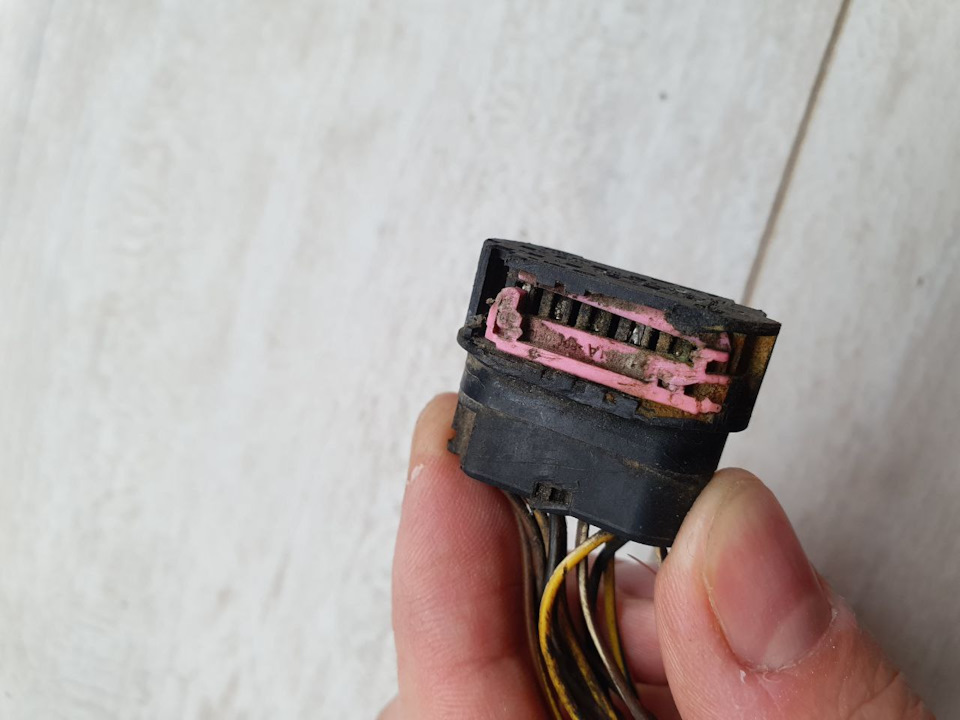 Замена штекера косы парктроника — BMW 5 series (E60), 3 л, 2003 года ...