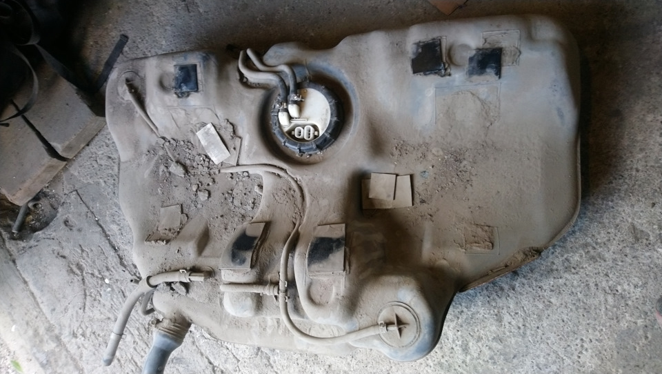 Скинул бензобак. — Nissan Primera Wagon (W11)