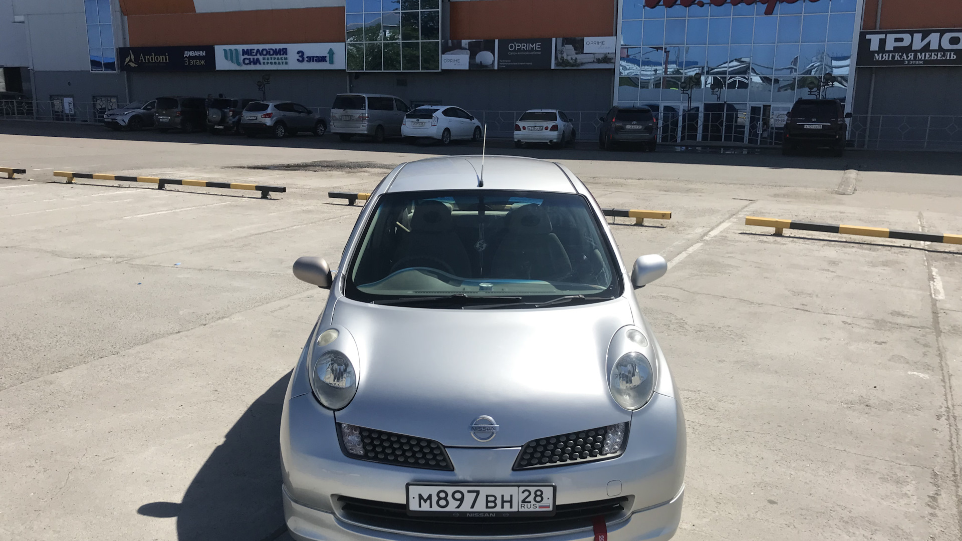 Nissan March (K12) 1.2 бензиновый 2002 | Серебристый стиляга на DRIVE2