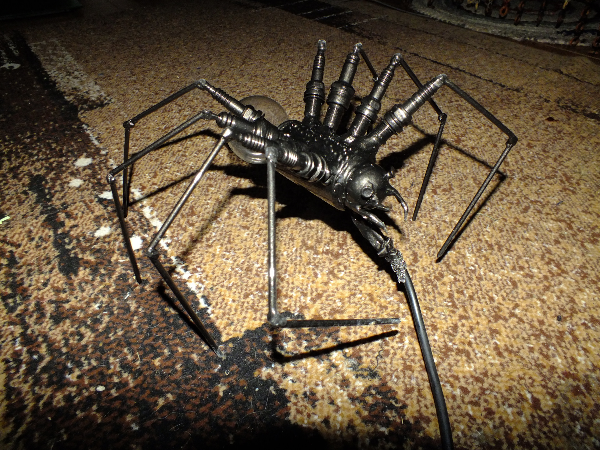 Самодельный паук. Паук из металла. Ручной паук. Паук из свечей зажигания. Скорпион из металла.