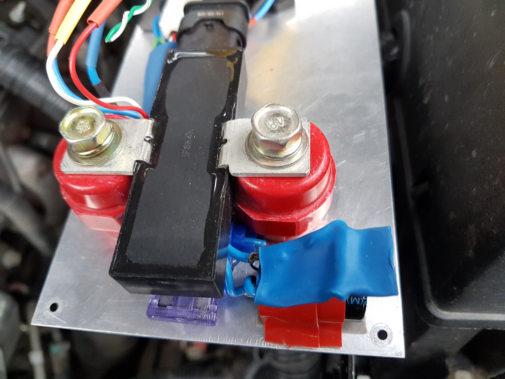 реле выключения массы. кнопка массы ip65 допог. реле силовое gruner 750h-r1a-b010-003. главный выключатель аккумуляторной батареи надежный контроль 15 24в. Dk2312a-24v.