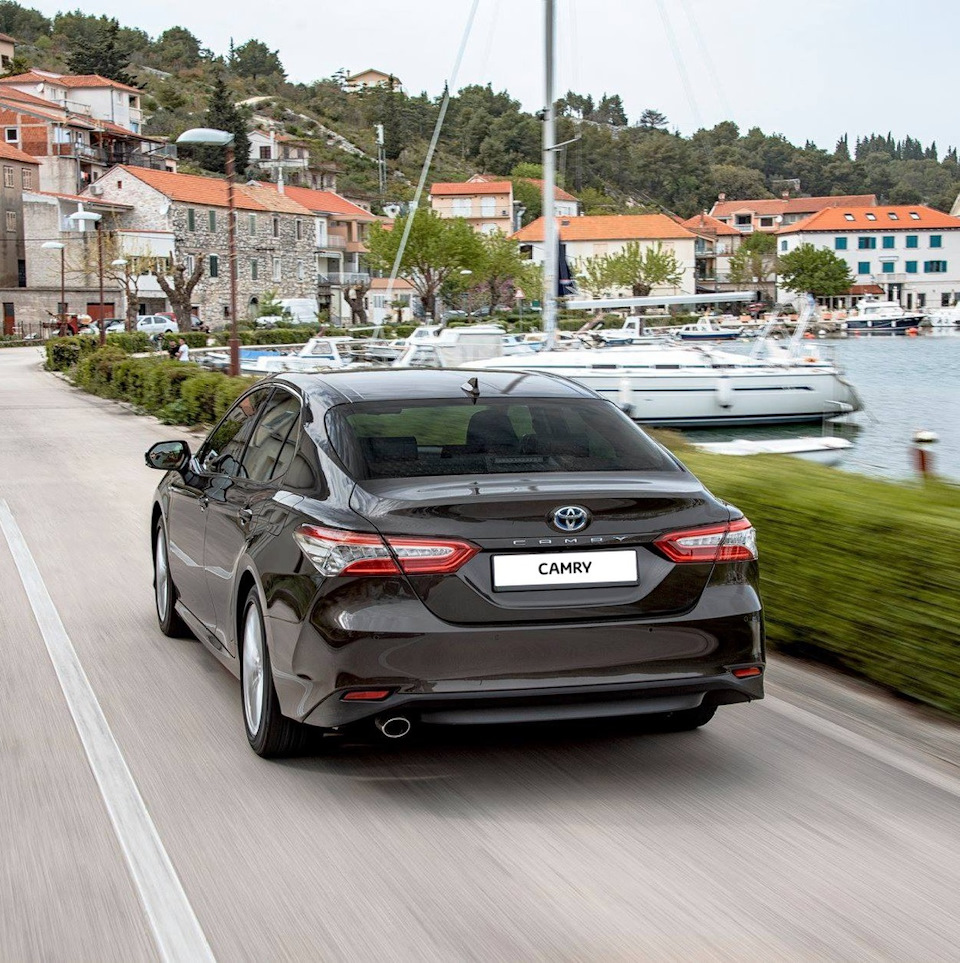 Toyota Camry Hybrid 2019