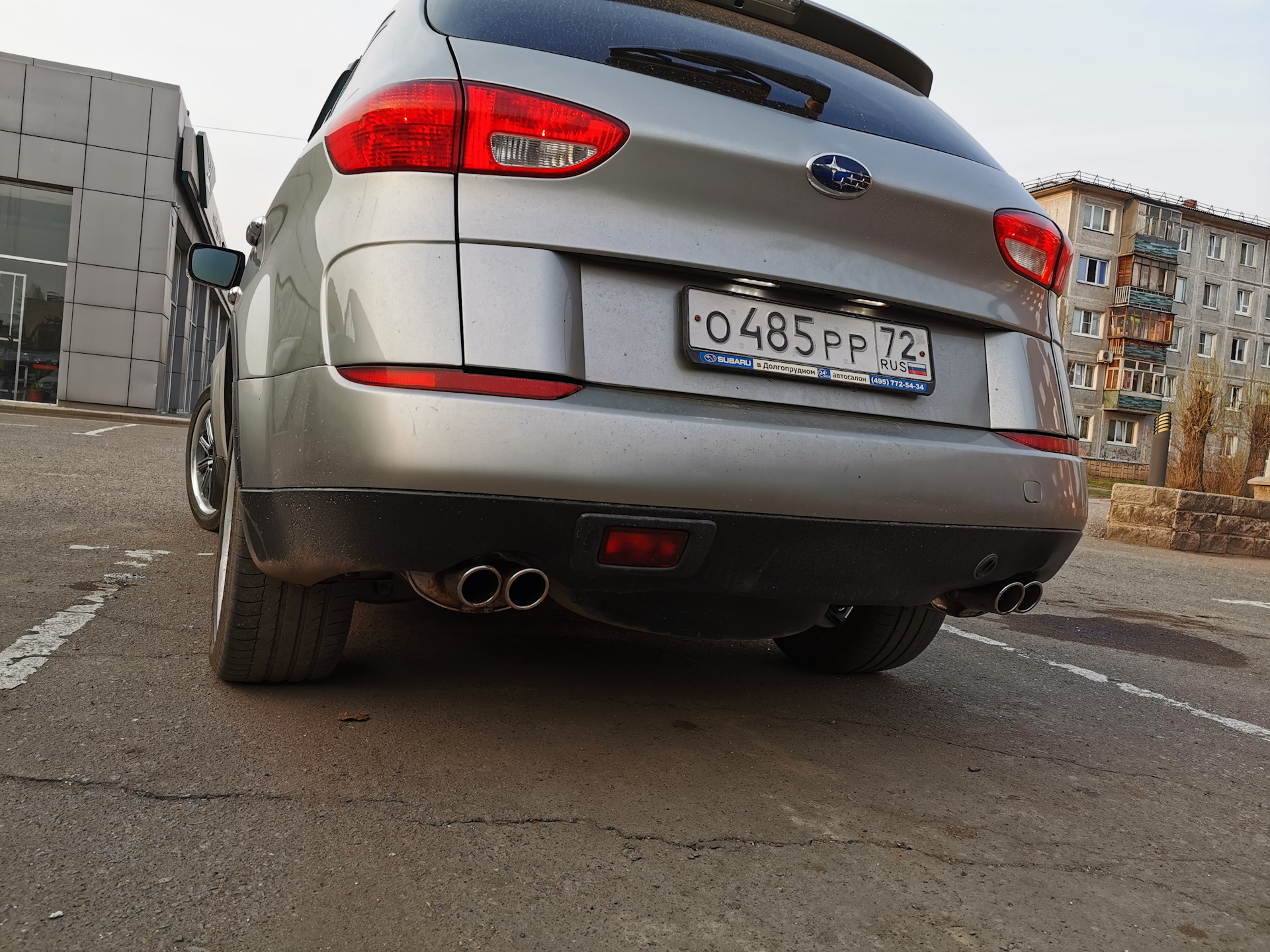 Двойной выхлоп. Выхлоп Subaru Tribeca. Выхлоп Субару Трибека. Двойной выхлоп Субару. Выхлоп Corazon Subaru Legacy.