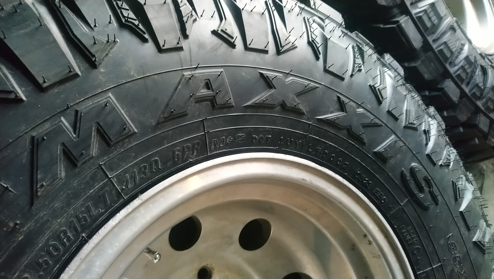 Maxxis razr mt 772 35x12 5 r15 ford transit 3g 2