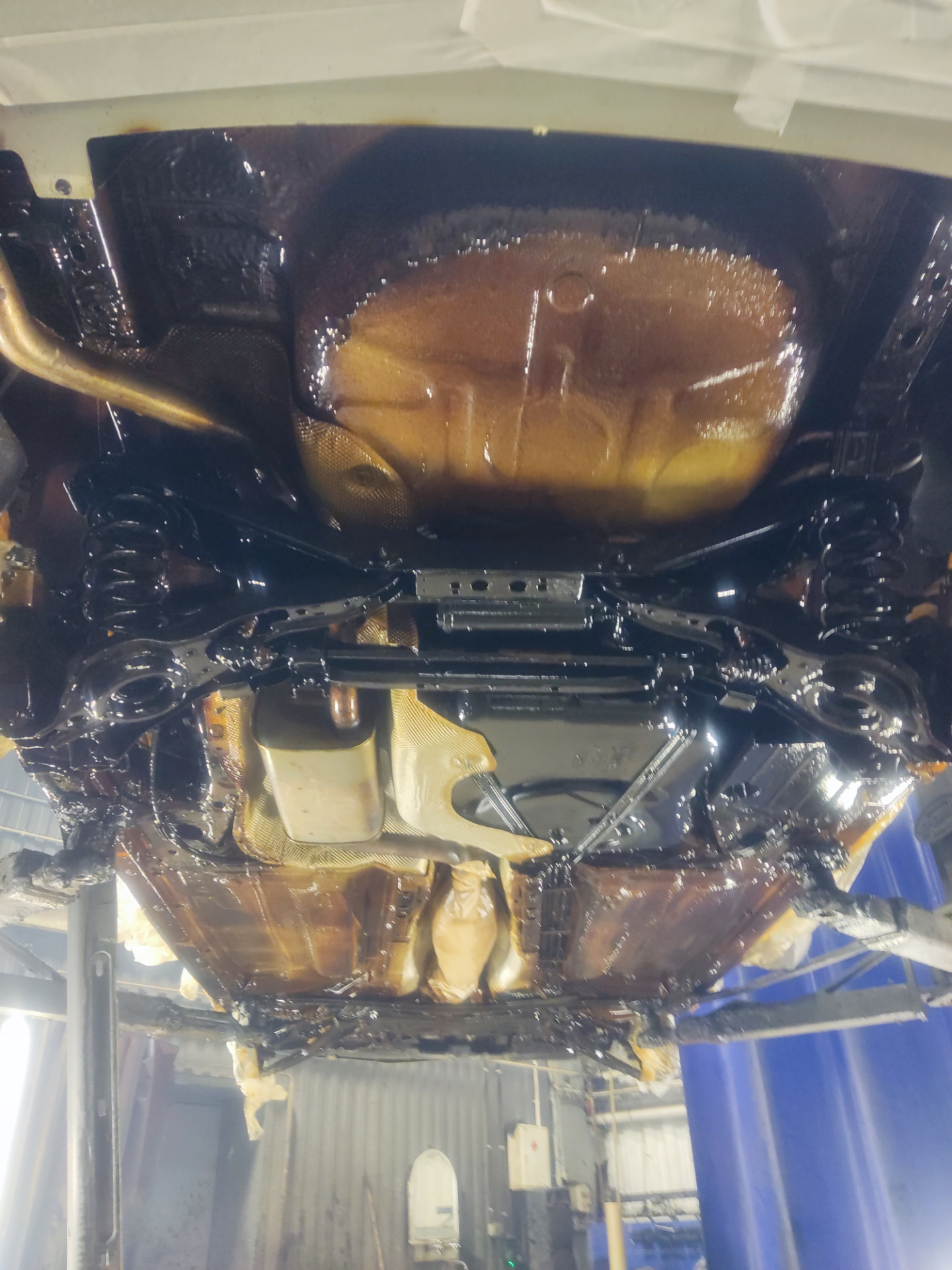 АНТИКОР или что же там под накладками порогов) — Ford C-Max I, 2 л ...