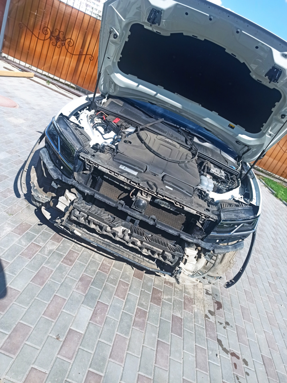 Скинул бампер — Volkswagen Touareg (3G)