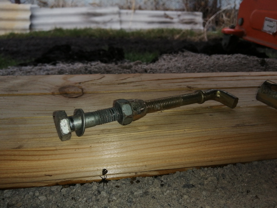 Устранение люфта в рулевой рейке — Renault Sandero Stepway (2G), 1,6 л ...