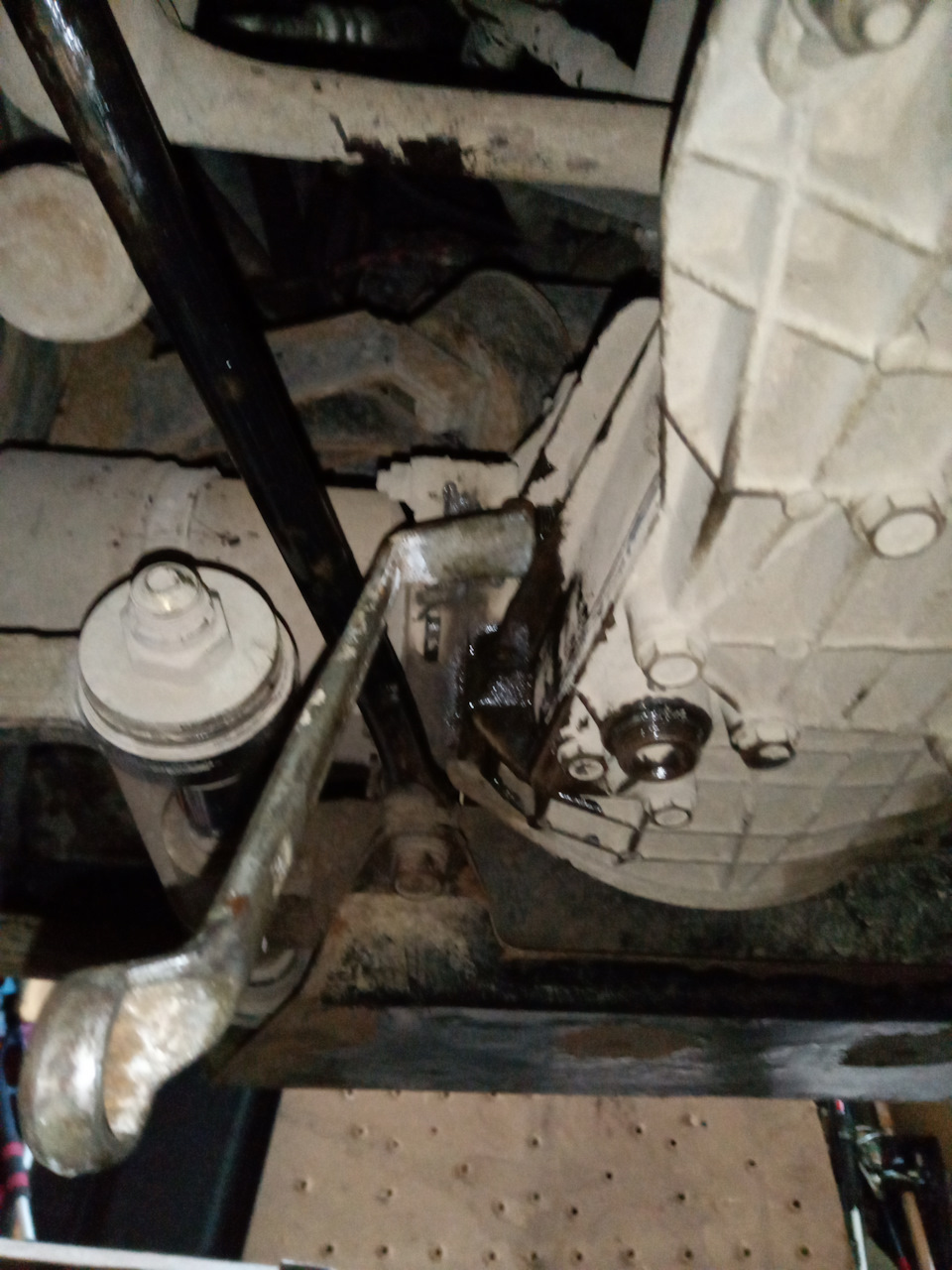 Замена масла в трансмиссии Нивы шеви — Chevrolet Niva, 1,7 л, 2005 года ...