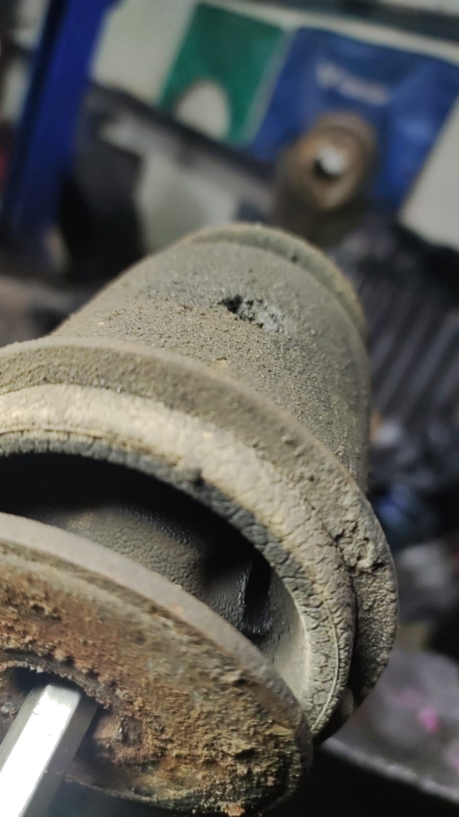 Сайленты оказались надорванными, решил сразу махнуть, раз рычаги сняли.Поставил CTR. — Lexus GX (UZJ120)