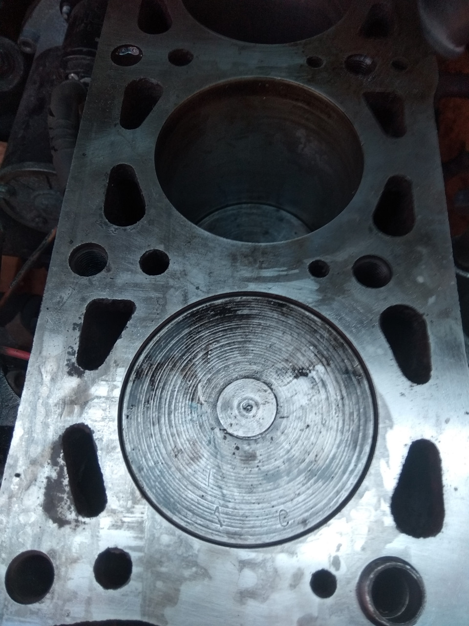 Промыл резьбовые отверстия и поставил новые направляющие втулочки — Lada 2120 Надежда