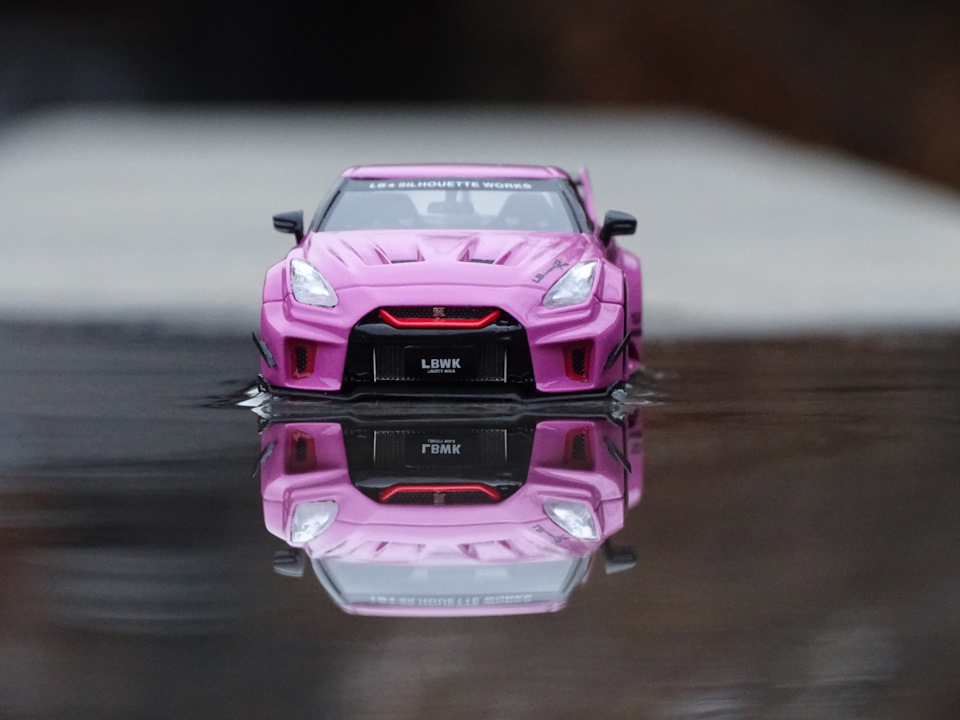 Liberty Walk Nissan GT-R ミニカー 1/43 Nissan GT-R Liberty Walk Silhouette Works Ver.1 TSM 1/43