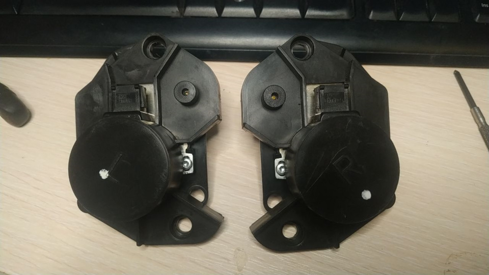 Правый сломан. — Saab 9-5 (1G)