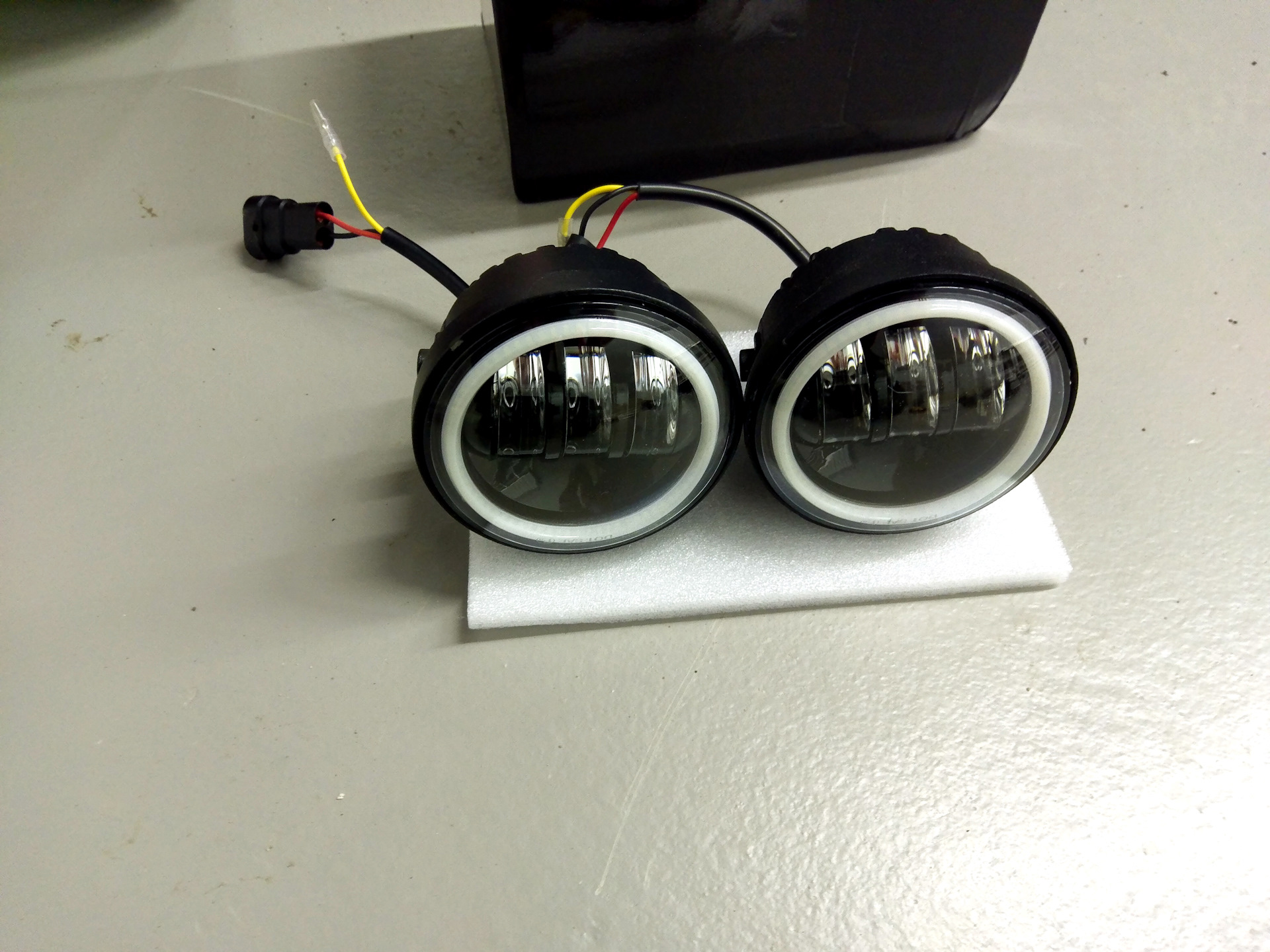 Птф додж стратус 2 седан. Птф додж неон. Туманки додж магнум. Противотуманные фары dodge nitro. Противотуманные фары додж караван 4.