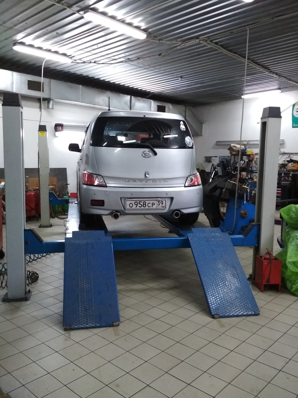Цветная полироль. — Mitsubishi Outlander XL, 3 л, 2009 года | плановое ...