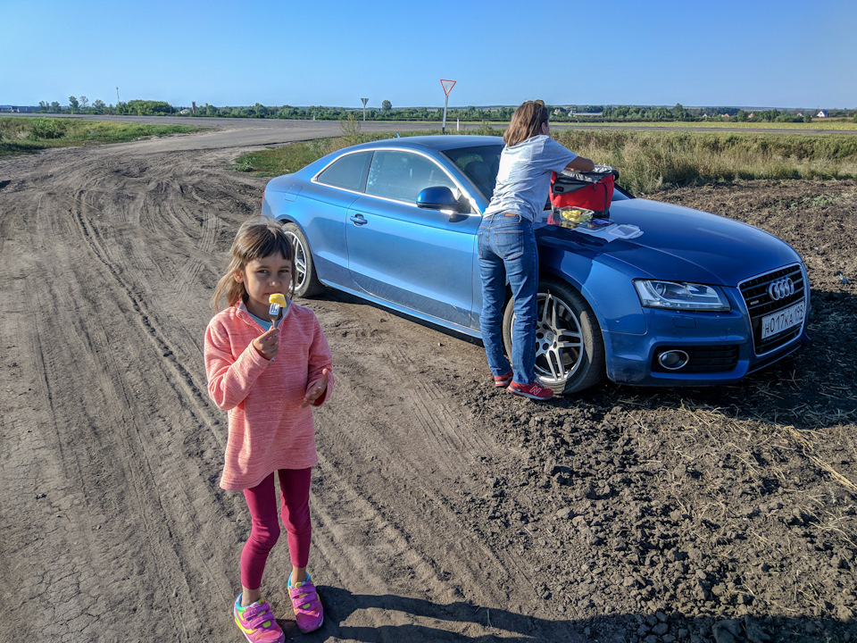 Остановка на перекус где-то посередине между Воронежем и Ростовом — Audi A5 (1G)