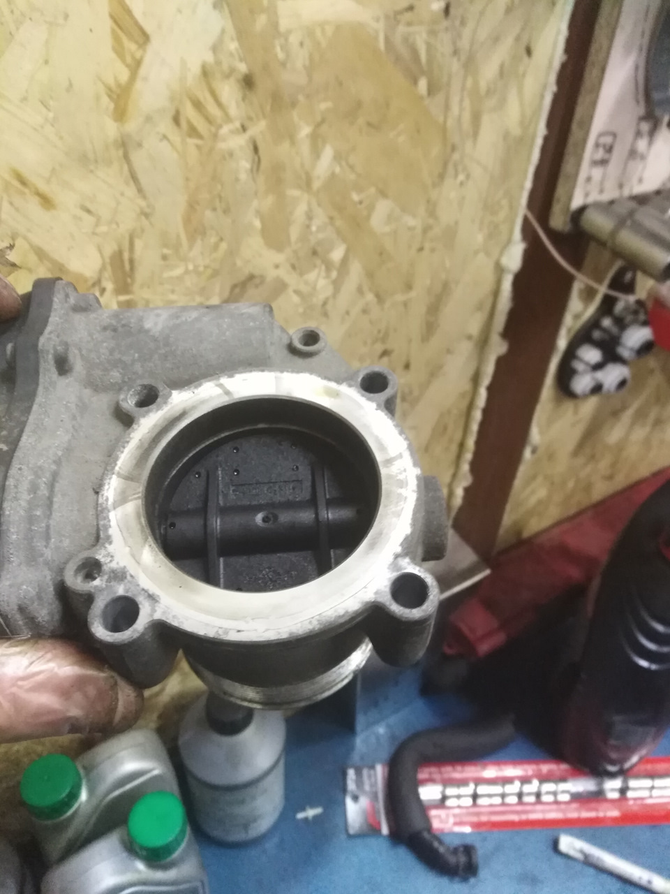 Очистка впускного коллектора — Skoda Superb Mk2, 1,8 л, 2010 года ...