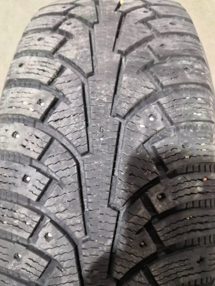 Шины зимние шипованные Nokian 235/60 R17. Б/у | 5 000 ₽ в городе ...
