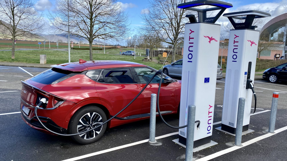 🔴 Сколько стоит сто километров пути на электромобиле в Германии? — KIA ...