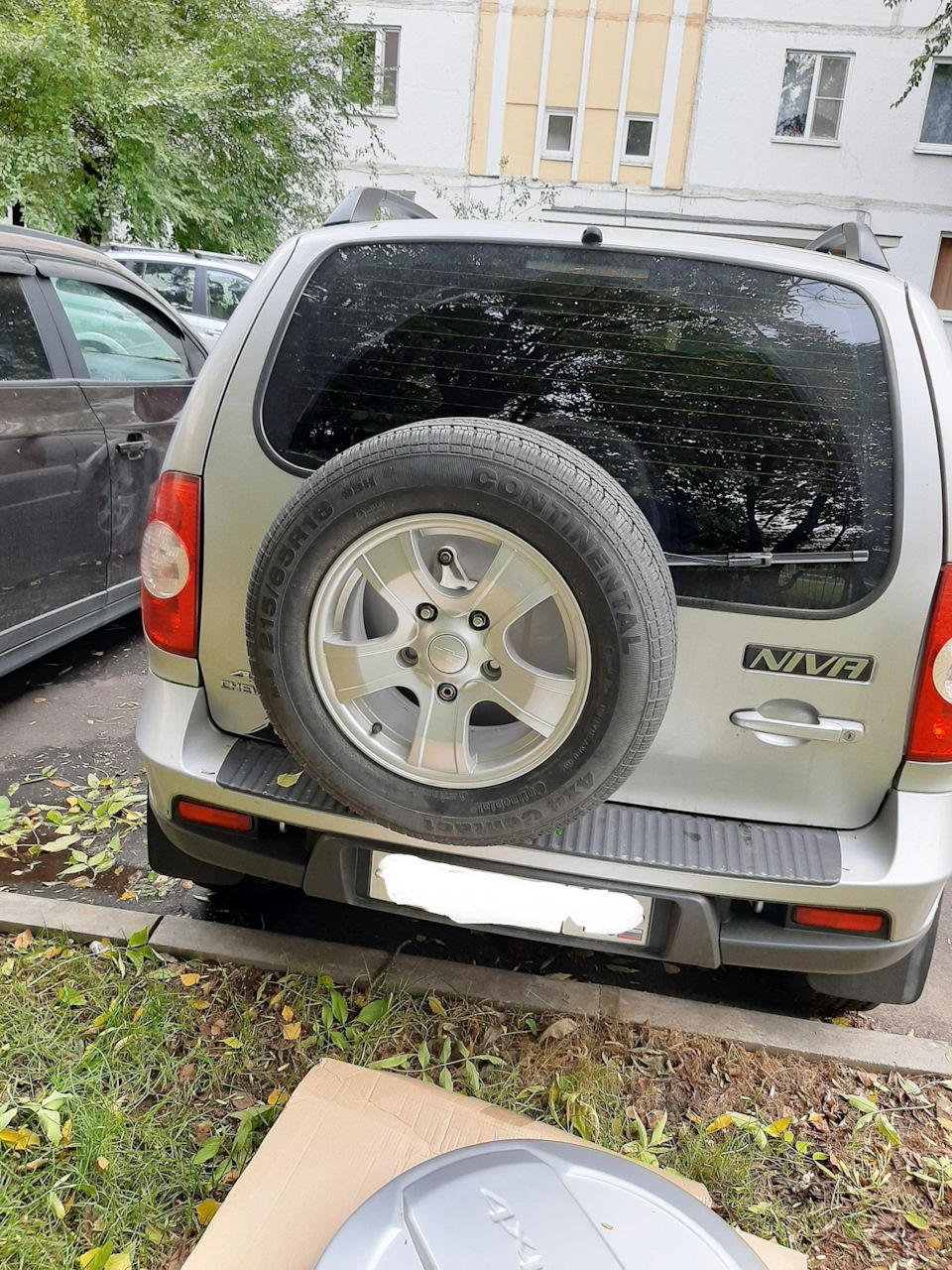 Чехол запаски — Chevrolet Niva GLX, 1,7 л, 2012 года | аксессуары | DRIVE2