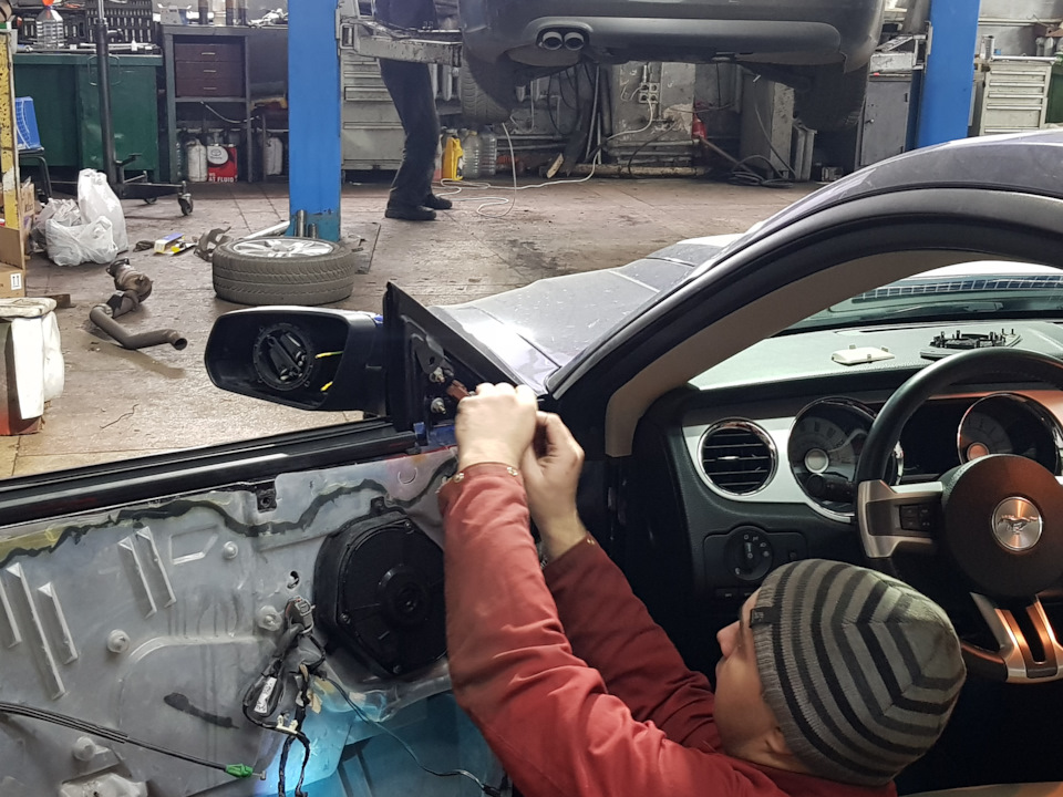Подключение подогрева зеркал — Ford Mustang (5G), 4,6 л, 2010 года ...