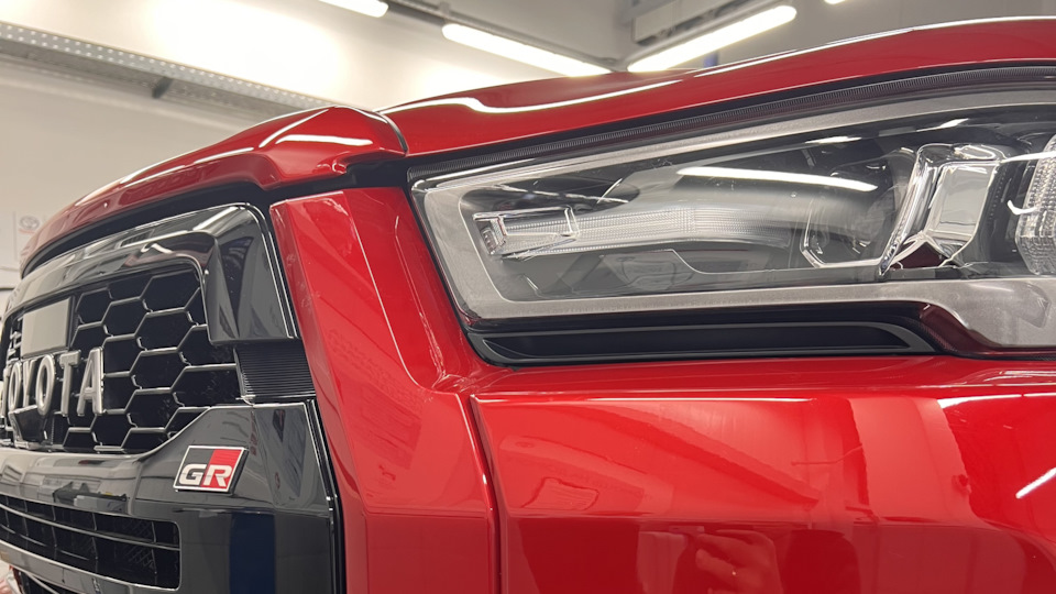 Toyota Hilux ""RED GR"" 2.8