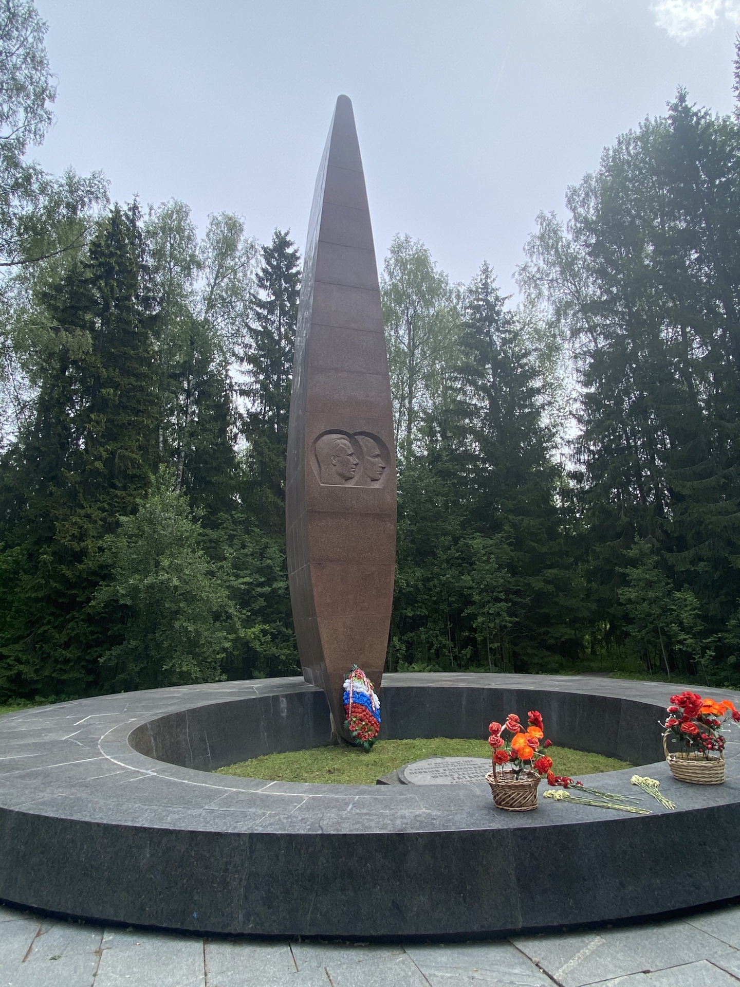 Место гибели ю гагарина. Памятник Гагарину в Киржаче. Место гибели Гагарина Владимирская область. Место гибели Гагарина.