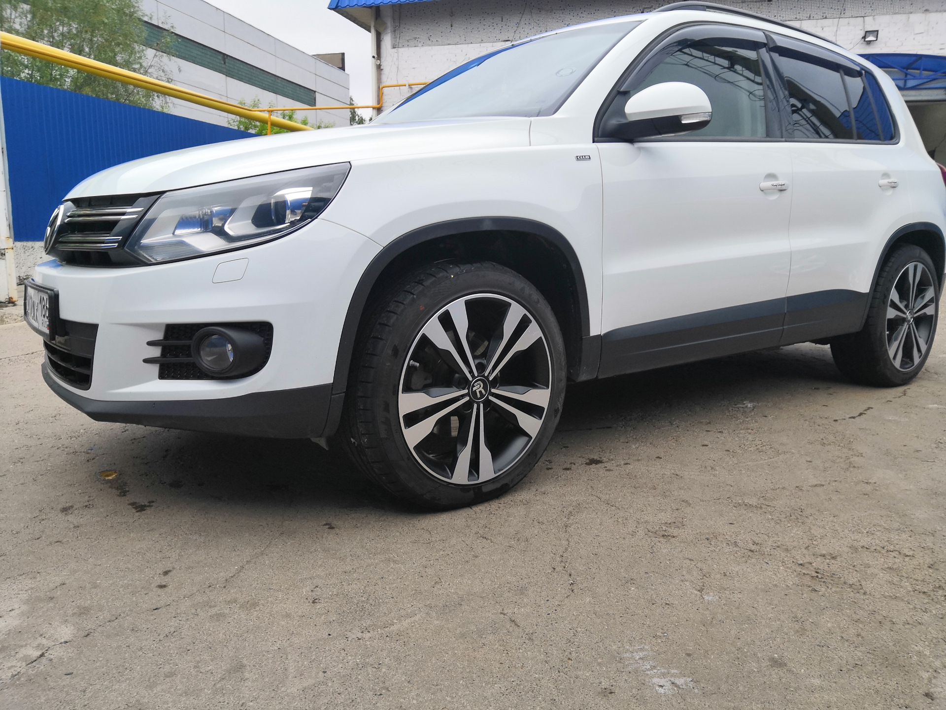 R 19 ru. Tiguan 2021 r19. Диски на Тигуан 2021 r19. VW Tiguan 2021 r19. Колеса на Фольксваген Тигуан r19 Drive 2.