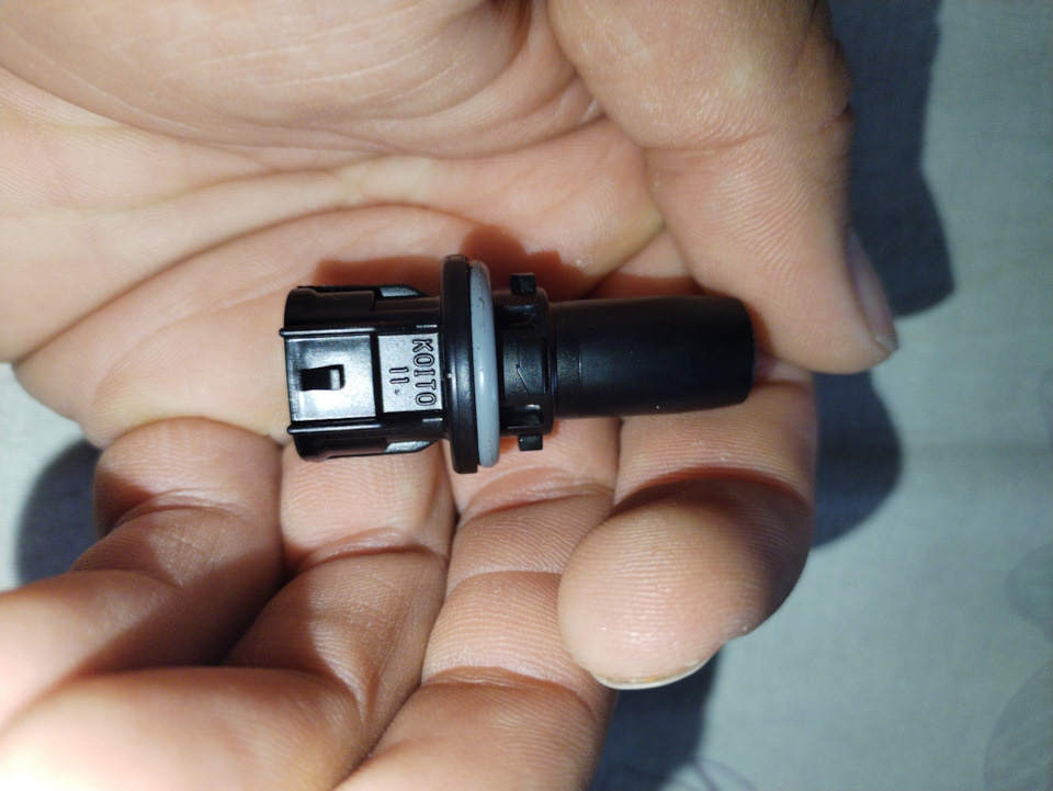 Замена цоколя — Toyota Corolla (140/150), 1,6 л, 2010 года ...