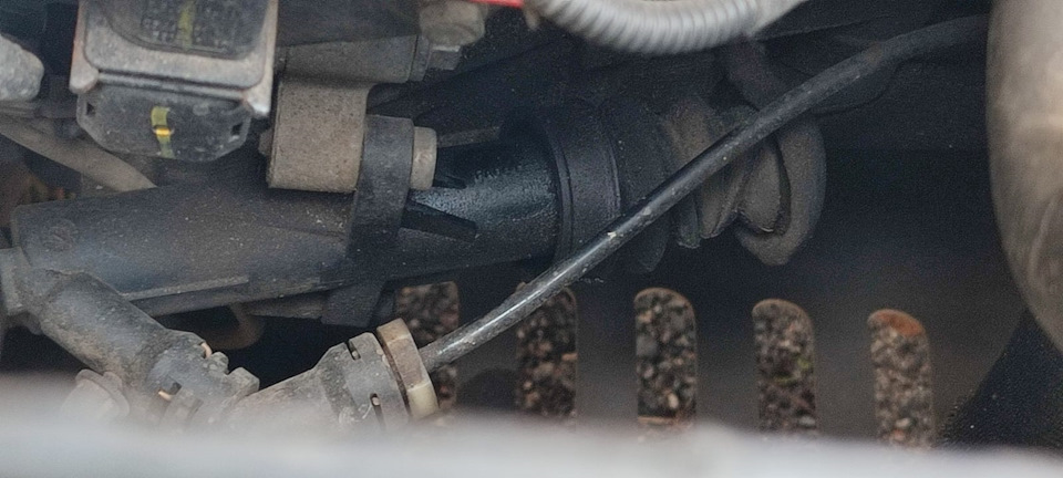 Замена цилиндра сцепления — Peugeot 408, 1,6 л, 2012 года | визит на ...