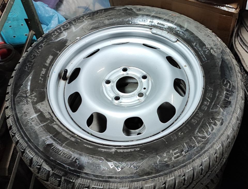 Шины зимние нешипованные Tigar 215/65 R16, штампованные диски MW 6 ...