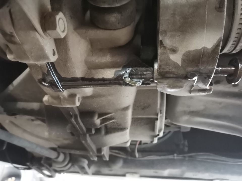 Нужен совет! Лопнул корпус коробки где крепление — Lada Гранта, 1,6 л ...
