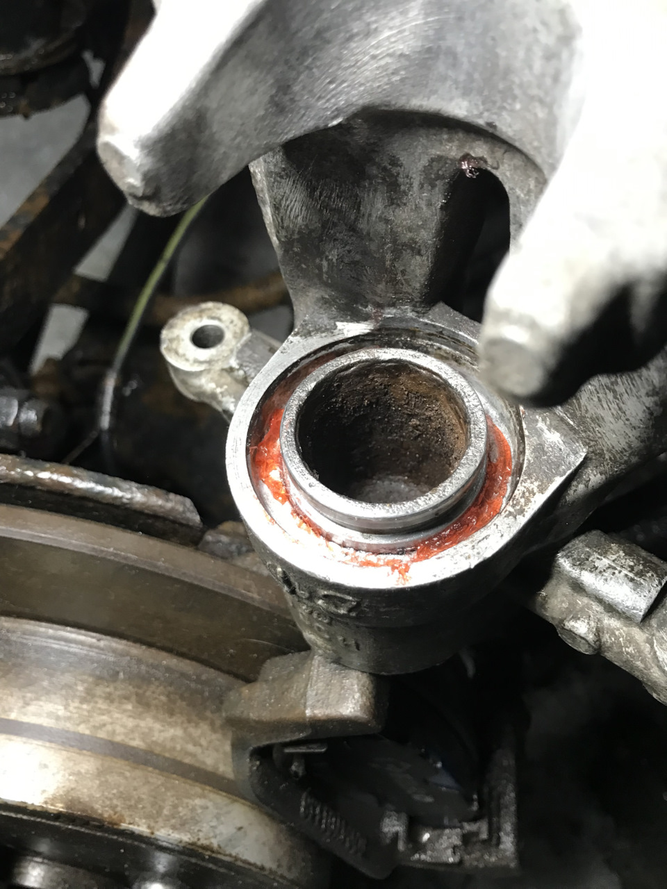 Смазать обязательно — Toyota Avensis II