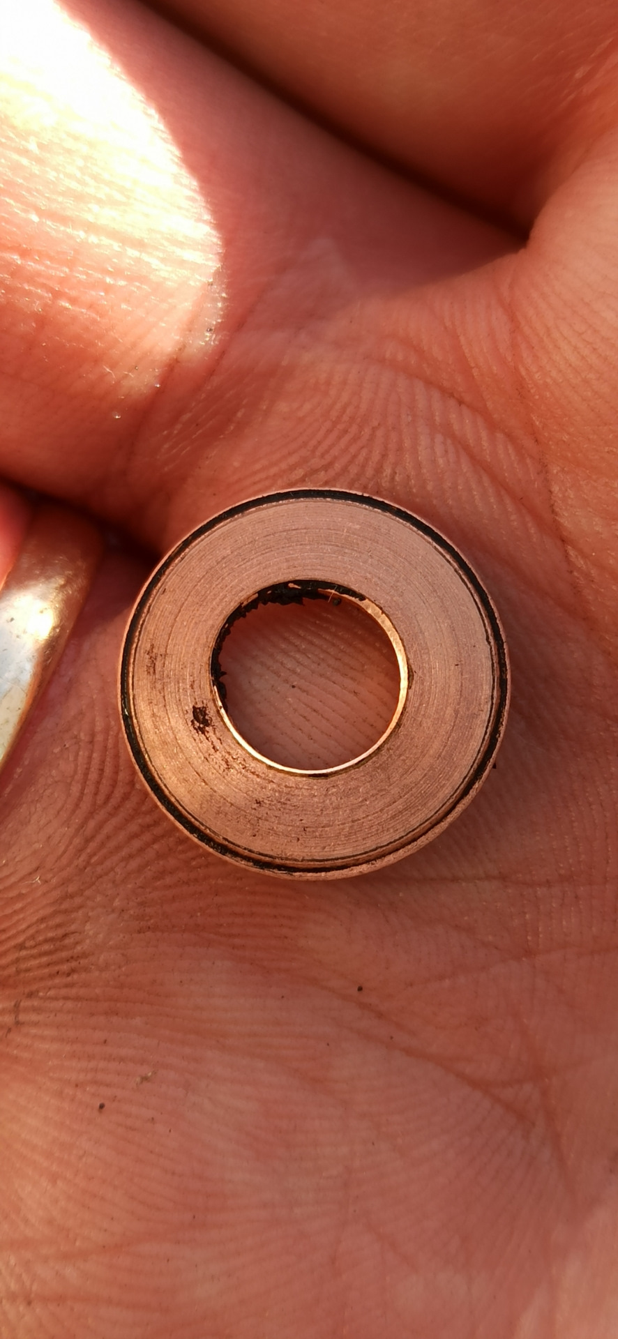 Вопрос к знатокам. Меняю медные колечки под форсунки 2.2 дизель. Почему все форс