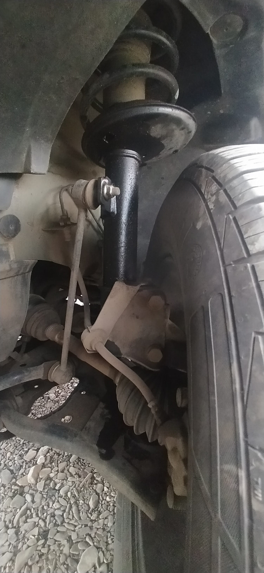 61. Потекла передняя стойка. — Renault Duster (1G), 2 л, 2017 года ...