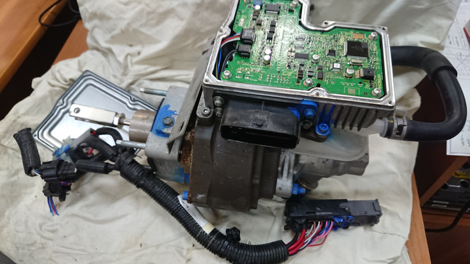 главный герой — Nissan Leaf (1G)