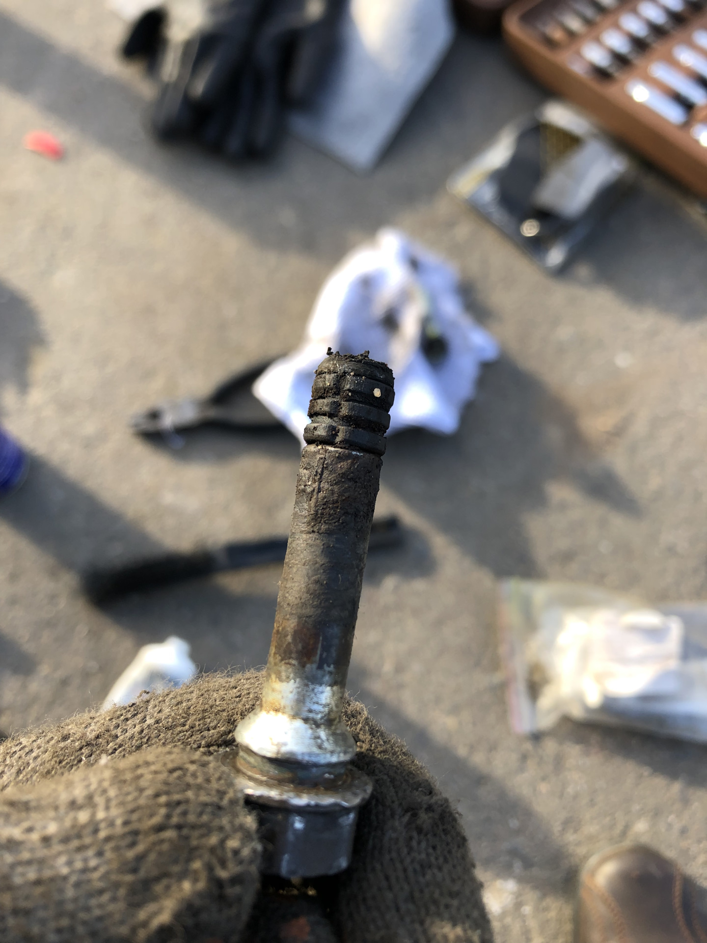 Замена задних тормозных колодок с электронным ручником, ревизия ...