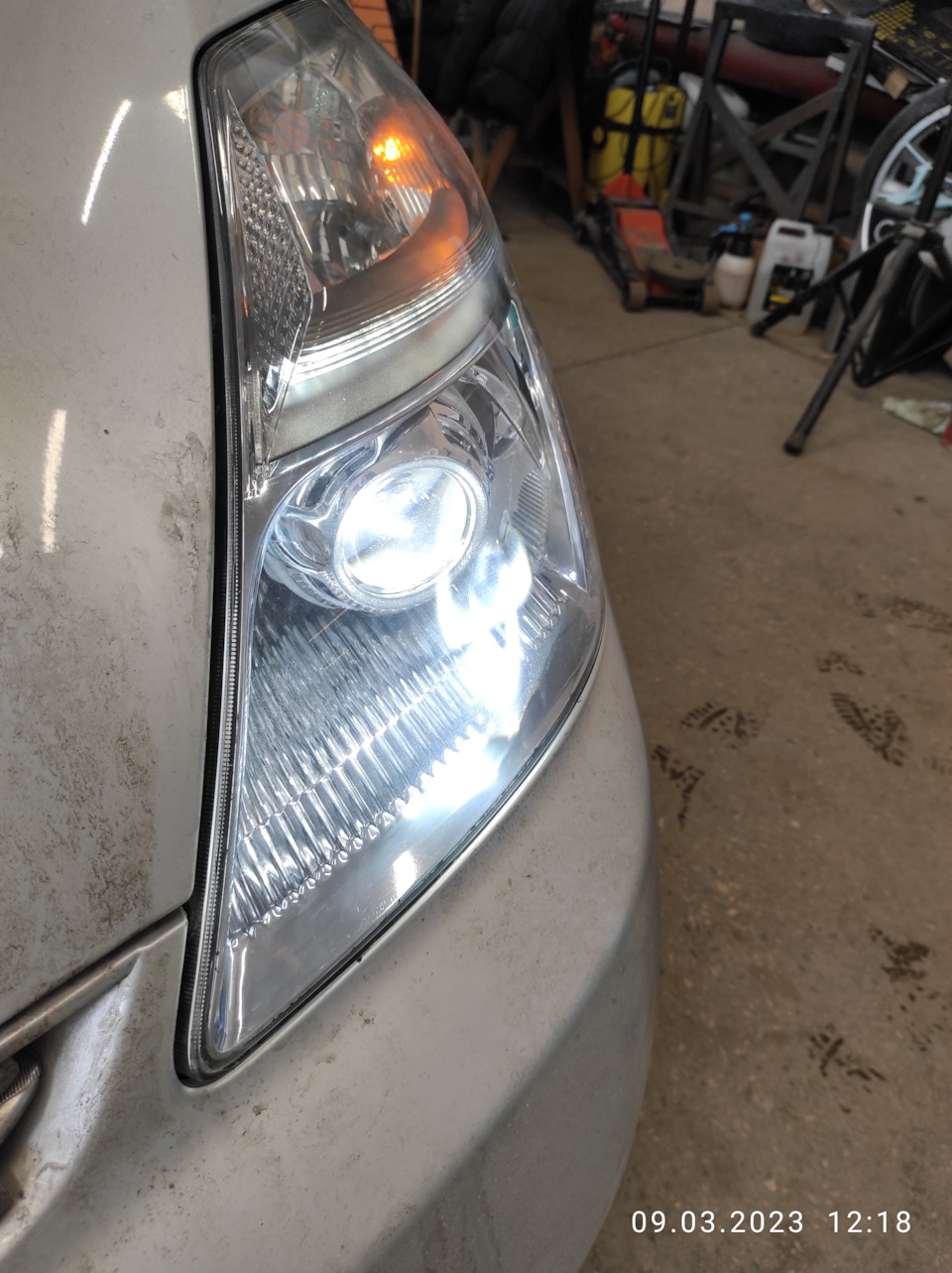 15 Ближний, с каким-то чертиком внутри стекла ))))) — Toyota Prius (20)