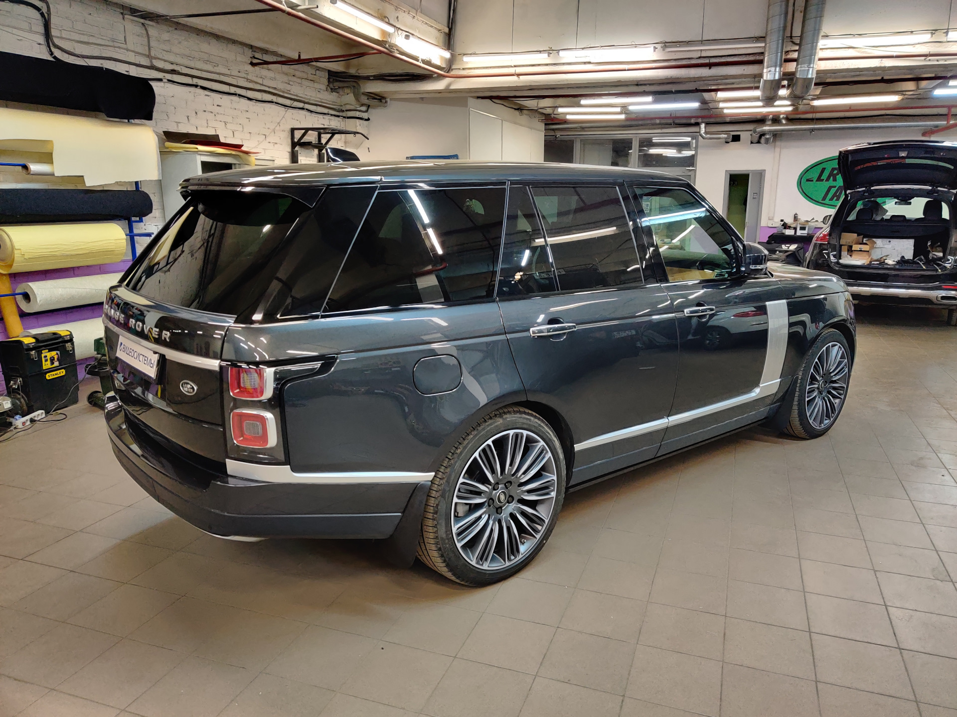 Range rover 2.0. Рендж Ровер 2020. Новый Рендж Ровер 2020. Range Rover Supercharged 2020. Бронированный Рендж Ровер 2020.