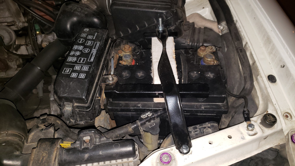 Крепление аккумулятора — Toyota Carina ED (2G), 1,8 л, 1992 года ...