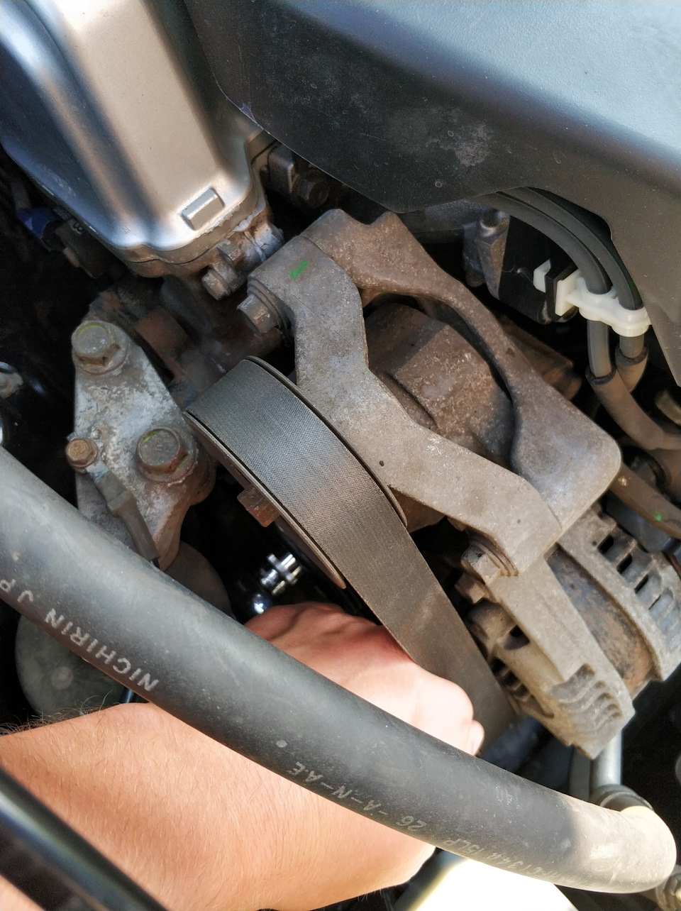 Замена паразитного ролика — Honda Accord (8G), 2,4 л, 2011 года ...