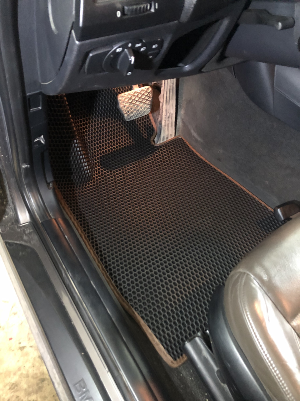 Замена ковриков — BMW 1 series (E81/E87), 2 л, 2006 года | аксессуары ...