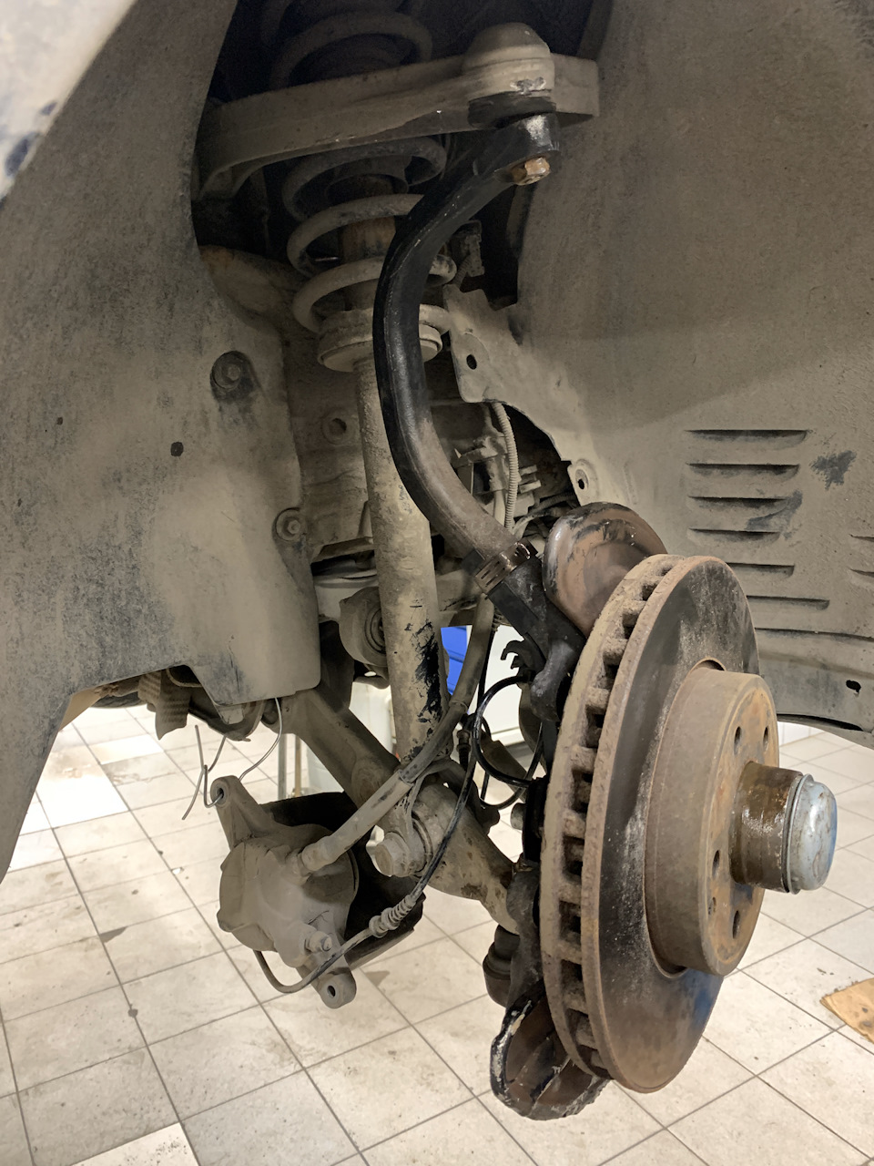 Замена поворотного кулака 👊🏻 — Mercedes-Benz E-class (W211), 2,6 л ...